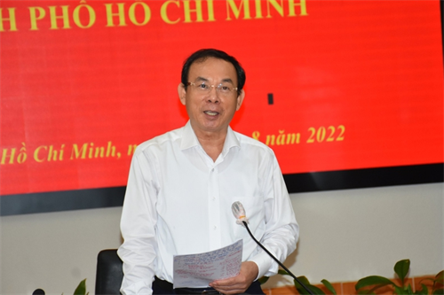 Bí thư Thành ủy TP HCM: “Anh chị em ngành y tế đừng thấy mình đơn độc”